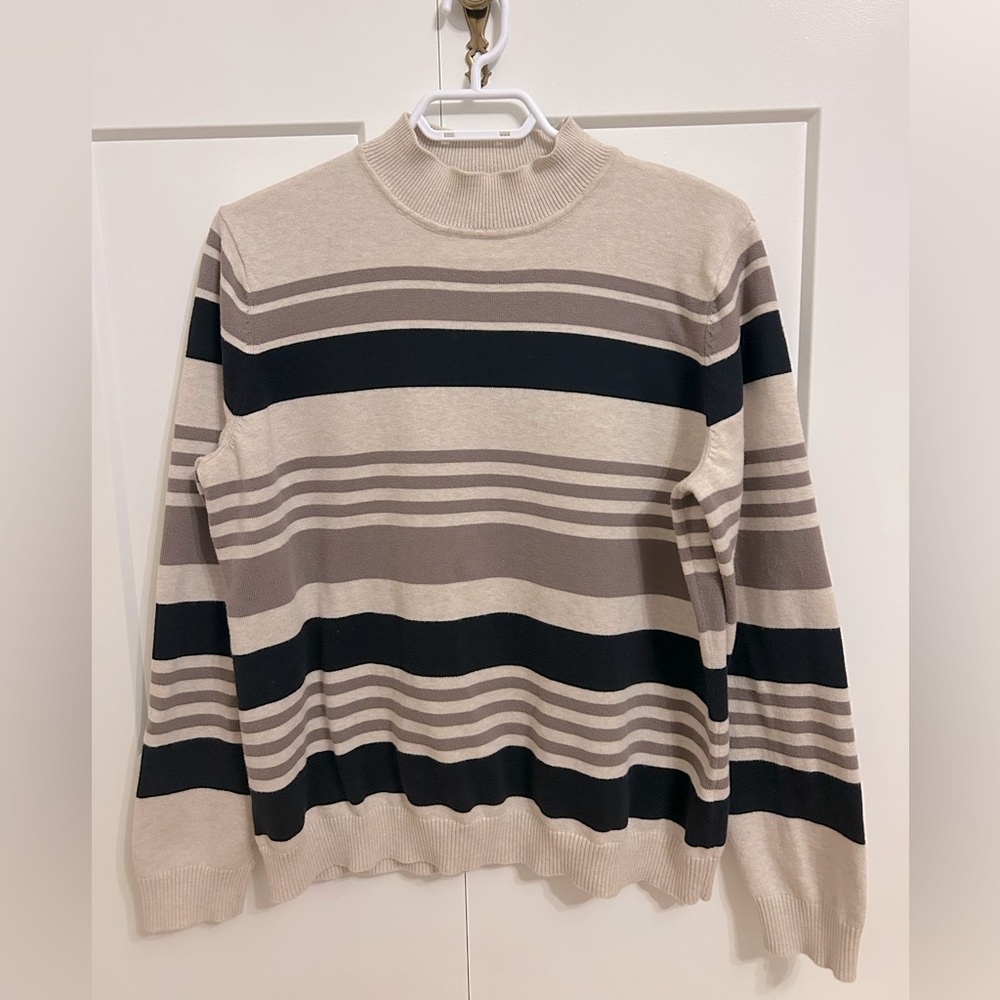 Northern Reflections Beige and Black Horizontal Chunky Striped Crewneck Sweater